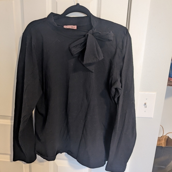 Heart of Haure Long Sleeve Top with Bow Detail 3x - Picture 1 of 3